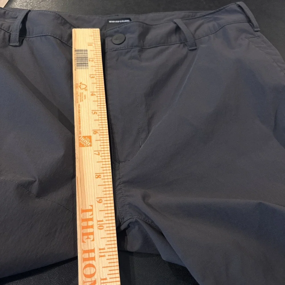 The north Face Men's Grey Hiking Shorts Size 34 Outdoors Lightweight Pockets